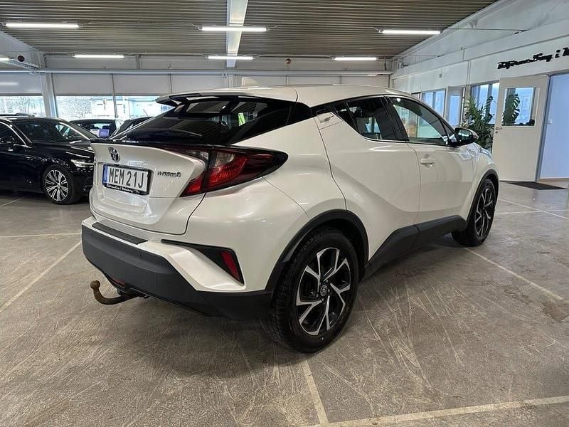 Begagnad Toyota C-HR Edition 122 HK (89 kW) 2019 Vit SUV