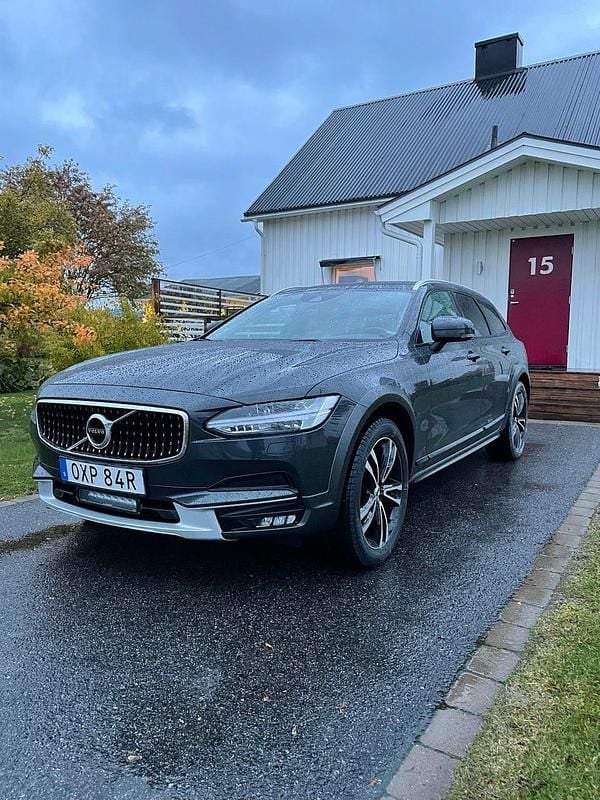 Begagnad 2019 Volvo V90 CC Kombi | 239 000 kr (Bra pris) - Bild 1/3