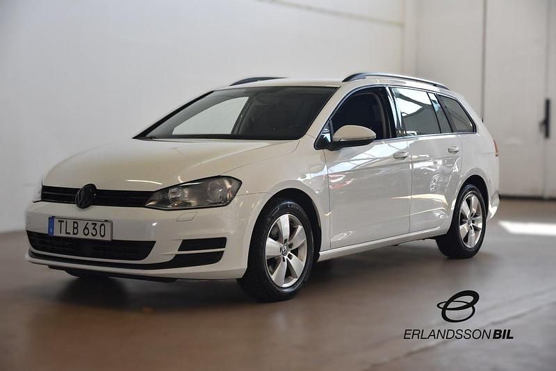 Vit Begagnad 2015 VW Golf VII Kombi | 124 900 kr (Lite dyr) - Bild 1/4