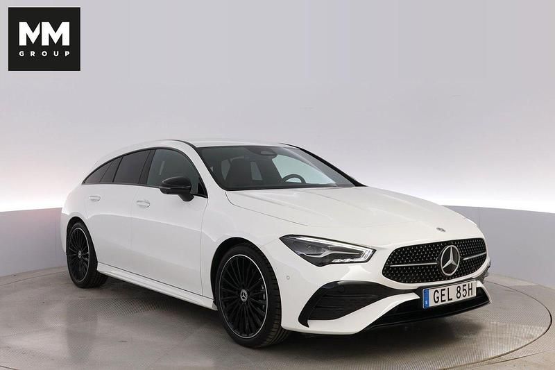 Vit Begagnad 2024 Mercedes CLA200 Shooting Brake AMG line Kombi | 389 000 kr (Marknadspris) - Bild 1/4