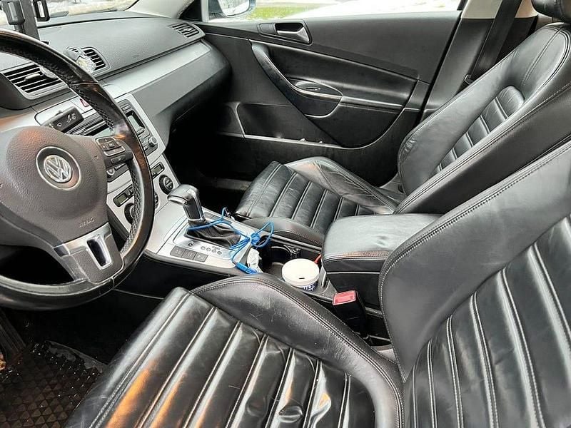 Mörkgrå Begagnad 2010 VW Passat Sedan | 35 000 kr (Superpris) - Bild 1/4