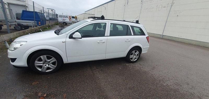 Vit Begagnad 2010 Opel Astra Kombi | 24 900 kr (Superpris) - Bild 1/4