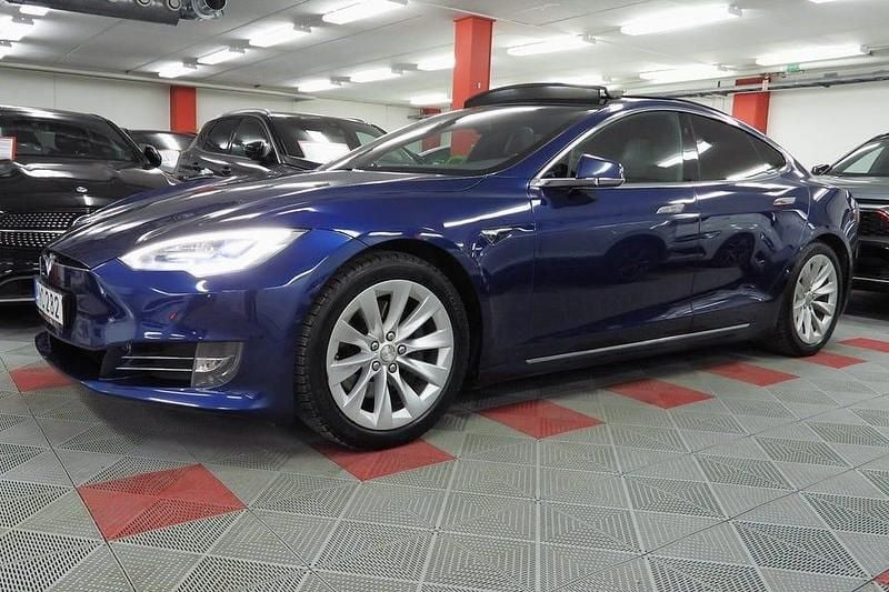 Begagnad Tesla Model S 386 kW (525 HK) 2018 Blå Halvkombi