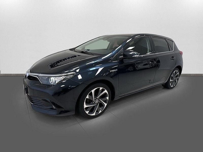 Mörkblå Begagnad 2016 Toyota Auris Hybrid Halvkombi | 159 900 kr (Marknadspris) - Bild 1/4
