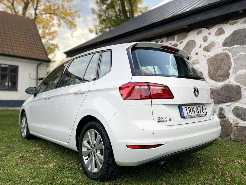 Vit Begagnad 2015 VW Golf VII Halvkombi | 137 500 kr (Marknadspris) - Bild 1/4