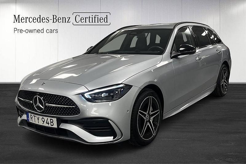 Silver Begagnad 2024 Mercedes C300e AMG Kombi | 509 000 kr (Marknadspris) - Bild 1/3