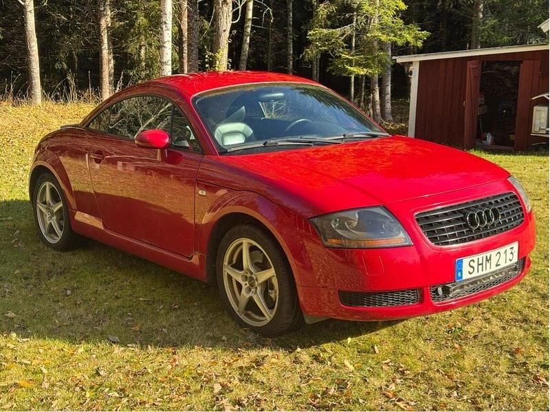 Röd Begagnad 2001 Audi TT Sportkupé | 33 000 kr (Dyr) - Bild 1/4