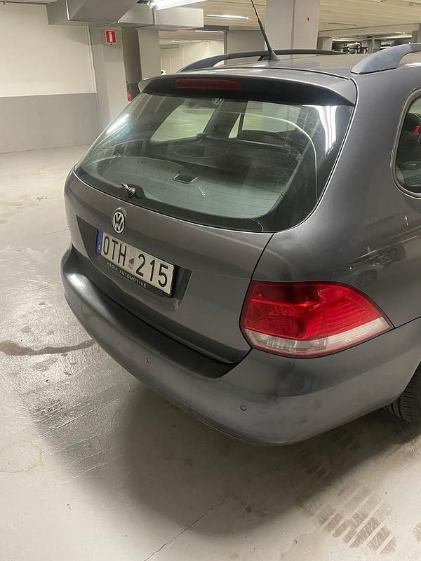 Begagnad VW Golf VI 102 HK (75 kW) 2009 Halvkombi