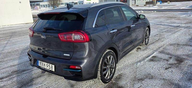 Begagnad Kia e-Niro Advance 150 kW (204 HK) 2019 Grå metallic SUV