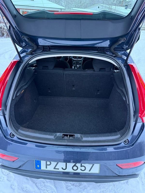 Begagnad Volvo V40 115 HK (84 kW) 2014 Halvkombi