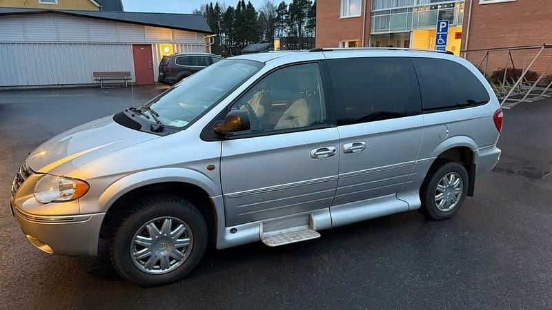 Begagnad Chrysler Town & Country 209 HK (153 kW) 2005 Minibuss