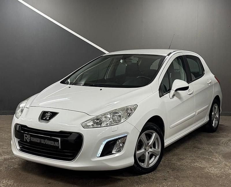 Vit Begagnad 2011 Peugeot 308 Halvkombi | 49 900 kr (Marknadspris) - Bild 1/4