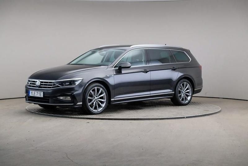 Begagnad VW Passat R-line 200 HK (147 kW) 2022 Mörkgrå Kombi