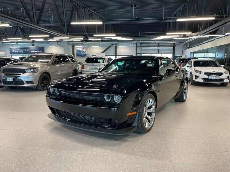 Svart Begagnad 2023 Dodge Challenger Sportkupé | 1 799 800 kr - Bild 1/4