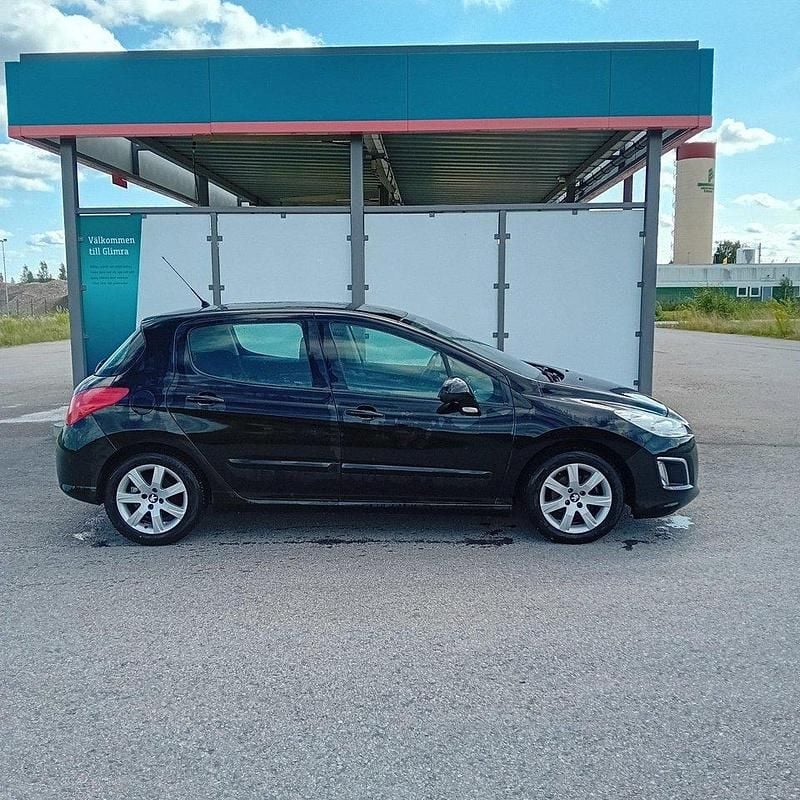 Svart Begagnad 2011 Peugeot 308 Halvkombi | 40 000 kr (Bra pris) - Bild 1/4