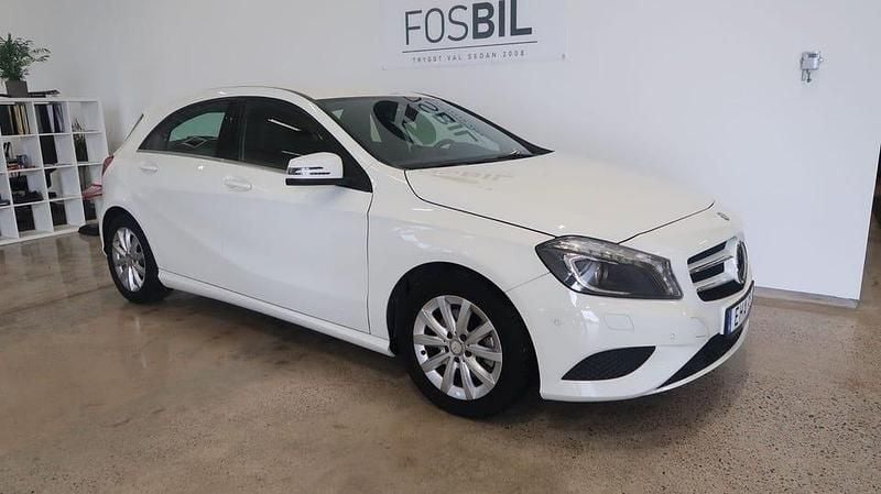 Vit Begagnad 2013 Mercedes A180 Style Halvkombi | 109 900 kr (Marknadspris) - Bild 1/3