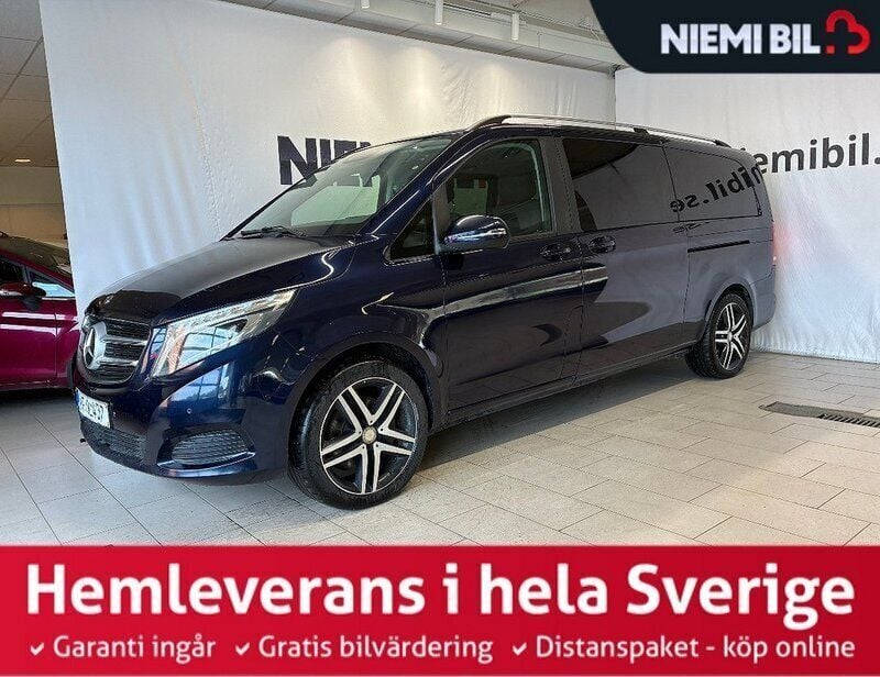 Mörkblå (blå) Begagnad 2017 Mercedes V250 Minibuss | 439 900 kr (Marknadspris) - Bild 1/3