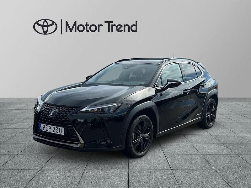 Svart Begagnad 2022 Lexus UX 250h Sport Line SUV | 299 000 kr (Marknadspris) - Bild 1/4