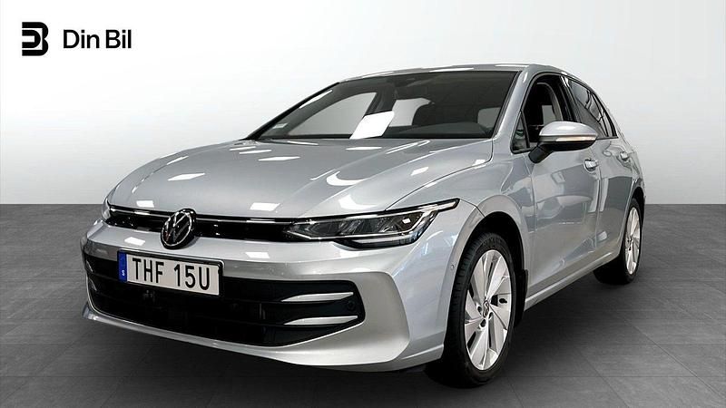 Silver Begagnad 2024 VW Golf VIII Life Kombi | 304 900 kr (Marknadspris) - Bild 1/4