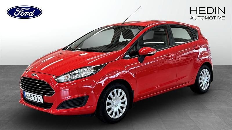 Röd (red) Begagnad 2015 Ford Fiesta Halvkombi | 84 900 kr (Bra pris) - Bild 1/4