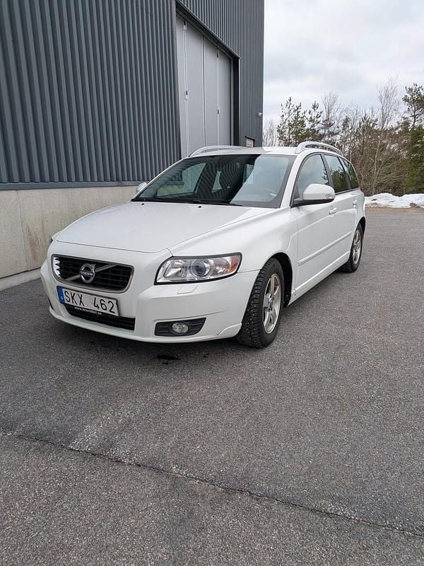 Begagnad 2012 Volvo V50 Kombi | 39 900 kr (Marknadspris) - Bild 1/4