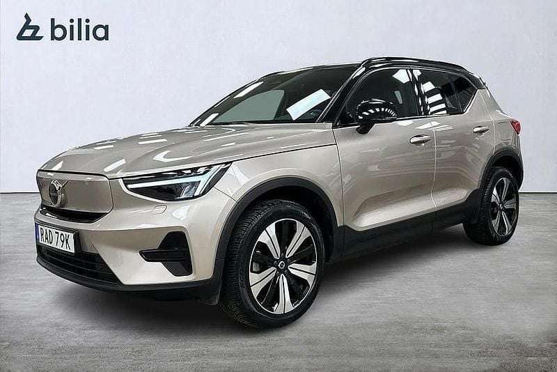 Ljusgrå Begagnad 2022 Volvo XC40 Single Motor SUV | 344 900 kr (Superpris) - Bild 1/3