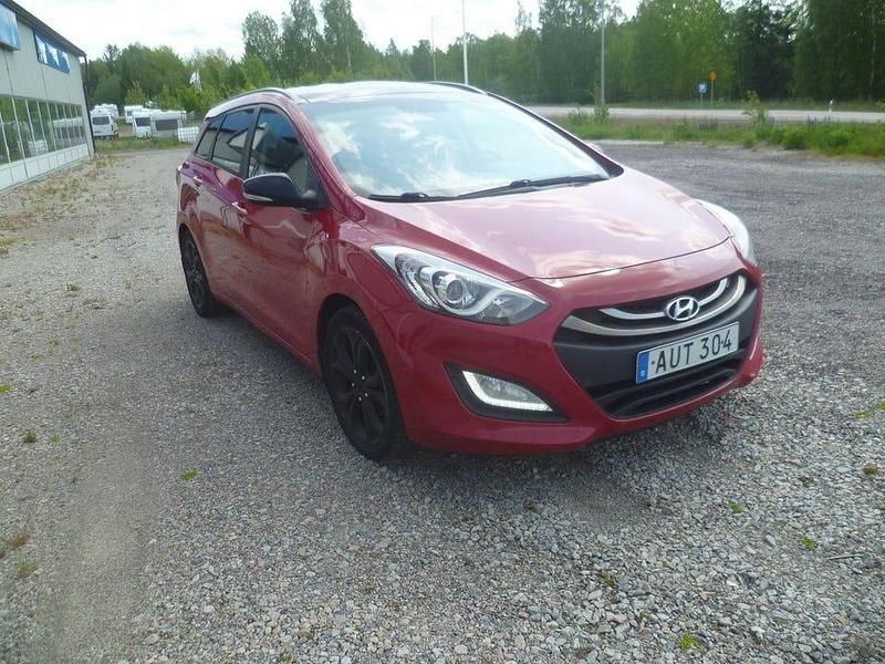 Begagnad Hyundai i30 Edition 111 HK (81 kW) 2014 Röd Kombi
