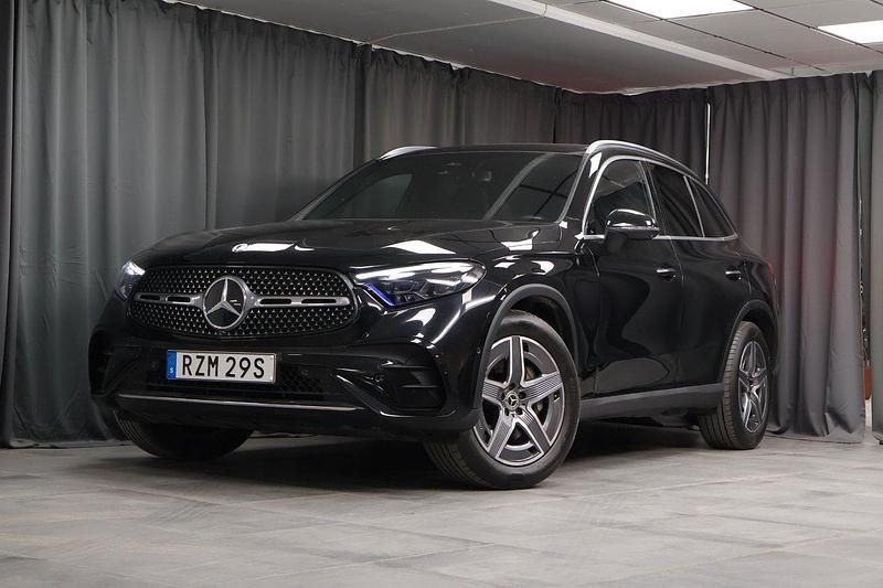 Svart Begagnad 2023 Mercedes GLC200 AMG line SUV | 529 000 kr - Bild 1/4