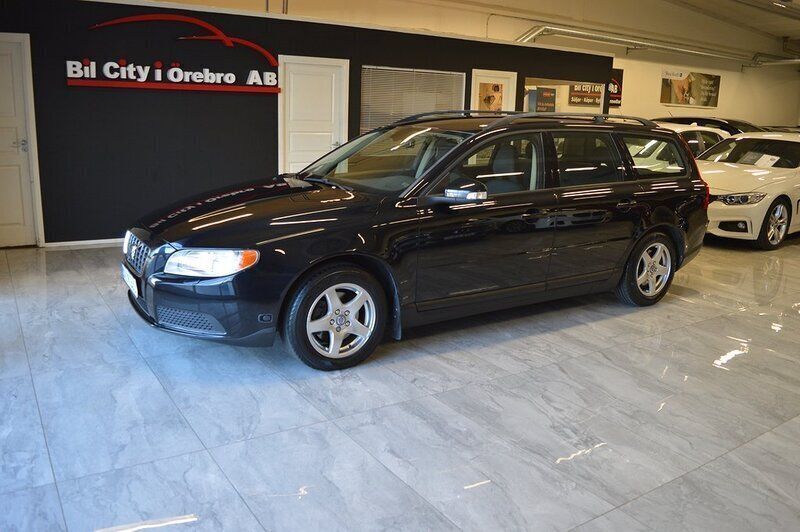 Svart Begagnad 2008 Volvo V70 Kinetic Kombi | 75 900 kr (Marknadspris) - Bild 1/4