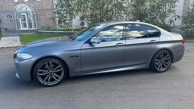 Grå Begagnad 2012 BMW 520 M Sport Sedan | 169 000 kr (Lite dyr) - Bild 1/4