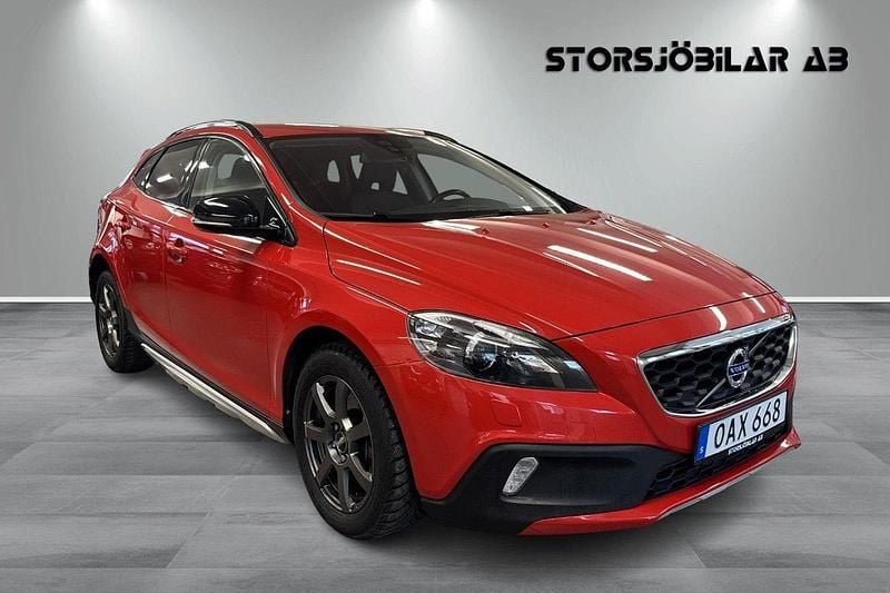 Röd Begagnad 2013 Volvo V40 CC Momentum Kombi | 169 000 kr (Marknadspris) - Bild 1/4