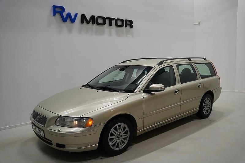 Begagnad Volvo V70 Kinetic 170 HK (125 kW) 2007 Brun Kombi