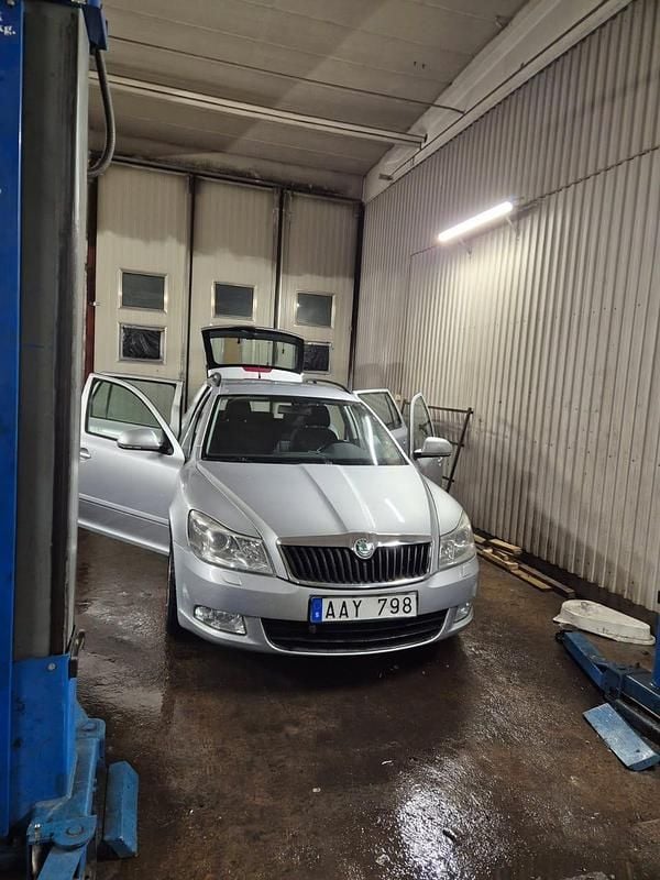 Begagnad 2011 Skoda Octavia Kombi | 37 000 kr (Bra pris) - Bild 1/4