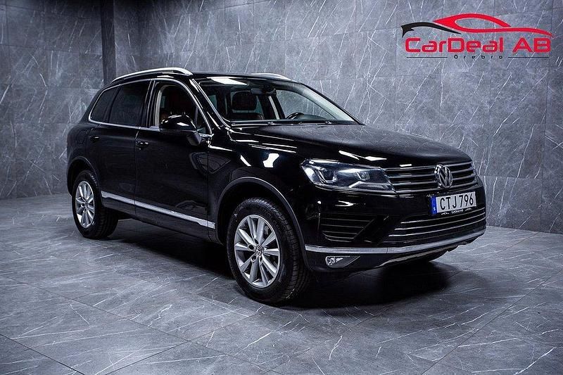 Svart Begagnad 2015 VW Touareg SUV | 178 800 kr (Marknadspris) - Bild 1/4