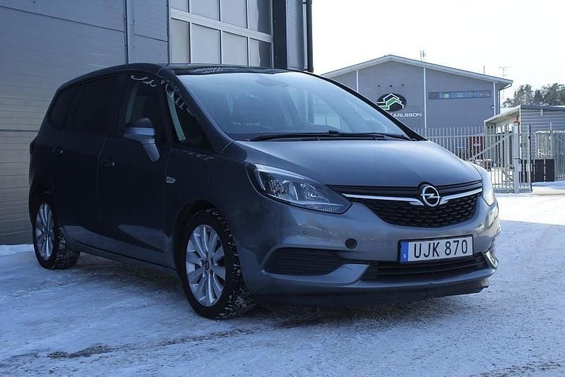 Begagnad Opel Zafira 140 HK (102 kW) 2016 Grå Minibuss