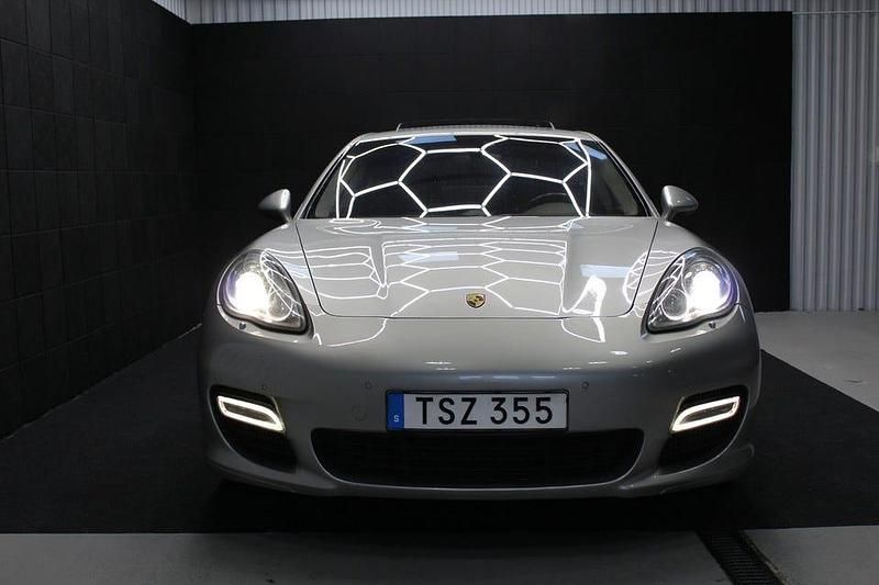 Begagnad Porsche Panamera Turbo Chrono 500 HK (367 kW) 2010 Silver Sedan