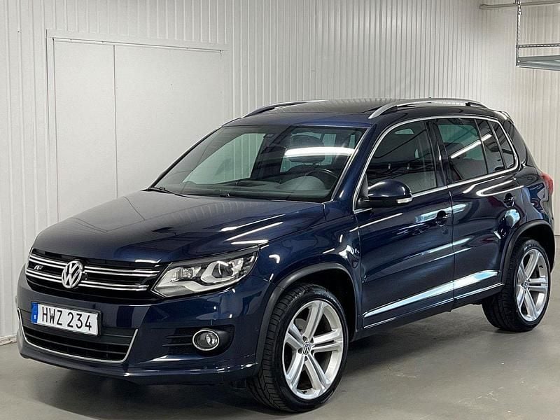 Mörkblå Begagnad 2015 VW Tiguan Sportline SUV | 139 900 kr (Bra pris) - Bild 1/4