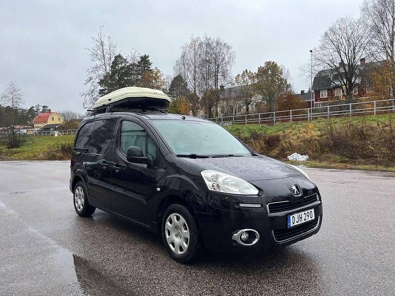 Svart Begagnad 2015 Peugeot Partner Van | 54 900 kr (Bra pris) - Bild 1/4