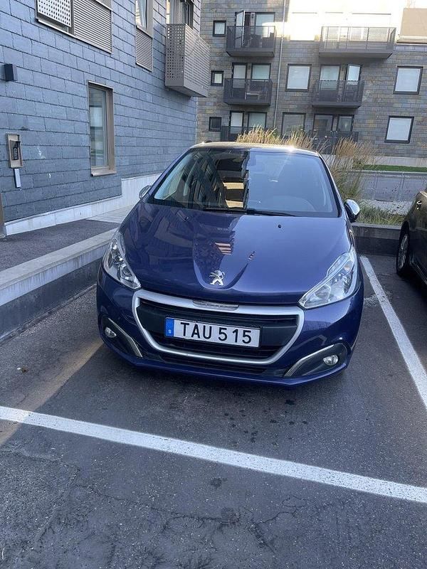 Blå Begagnad 2016 Peugeot 208 Halvkombi | 70 000 kr (Bra pris) - Bild 1/4