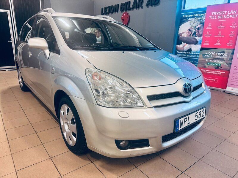 Silver Begagnad 2004 Toyota Corolla Verso Minibuss | 35 900 kr (Marknadspris) - Bild 1/4