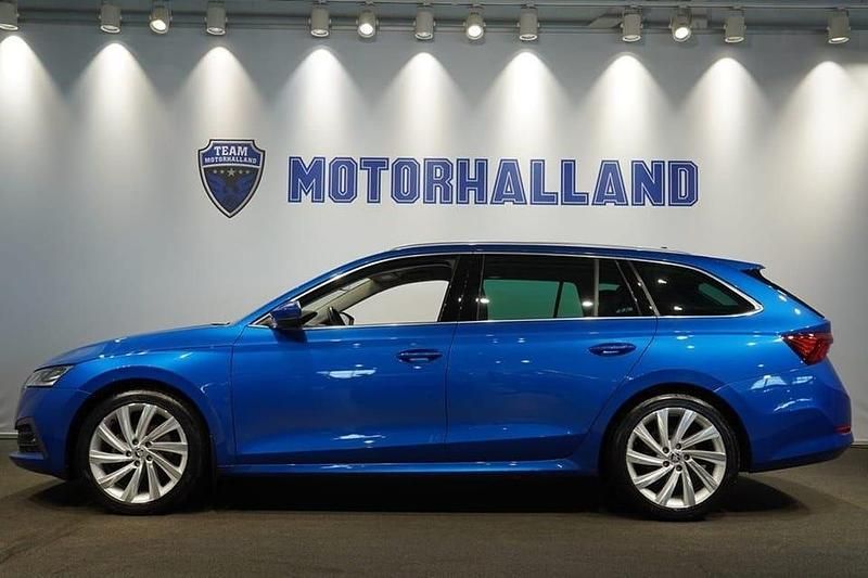 Blå Begagnad 2022 Skoda Octavia Style Kombi | 264 900 kr (Lite dyr) - Bild 1/4