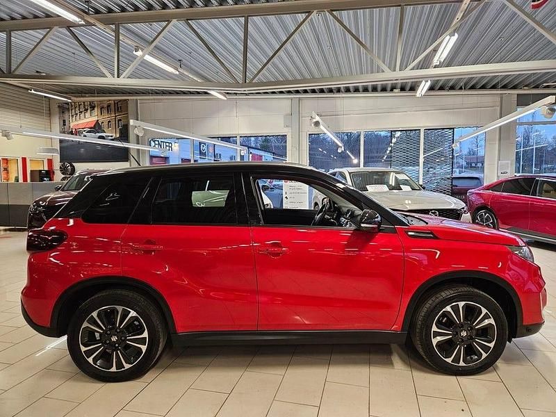 Begagnad Suzuki Vitara 126 HK (92 kW) 2022 Röd med svart tak SUV