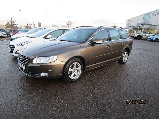 Brun Begagnad 2016 Volvo V70 Momentum Kombi | 209 900 kr (Dyr) - Bild 1/4