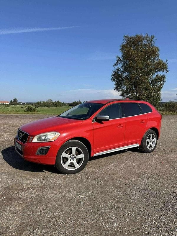Röd Begagnad 2011 Volvo XC60 R-Design SUV | 85 000 kr (Marknadspris) - Bild 1/4