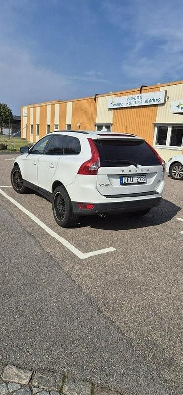 Vit Begagnad 2013 Volvo XC60 Momentum SUV | 91 000 kr (Superpris) - Bild 1/4