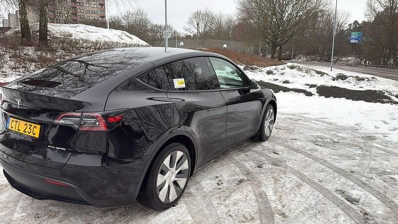 Begagnad Tesla Model Y Long Range AWD 378 kW (514 HK) 2023 SUV