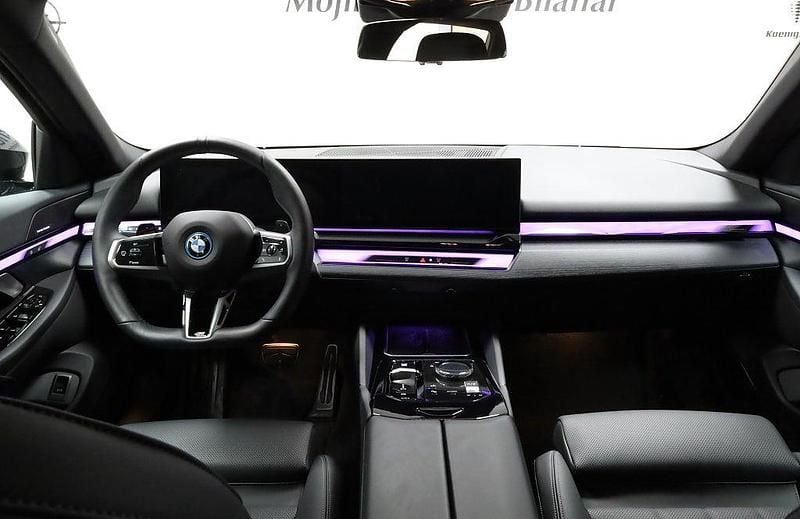 Begagnad BMW 530e M Sport 299 HK (219 kW) 2025 Sophisto grey brilliant effect Kombi