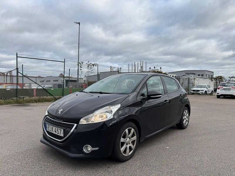 Svart Begagnad 2014 Peugeot 208 Halvkombi | 69 900 kr (Marknadspris) - Bild 1/4