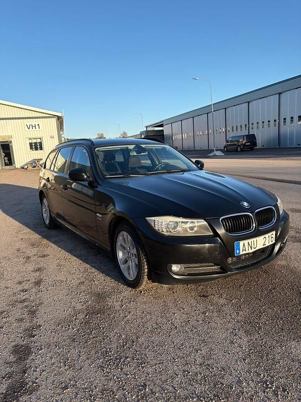 Begagnad BMW 320 184 HK (135 kW) 2012 Kombi
