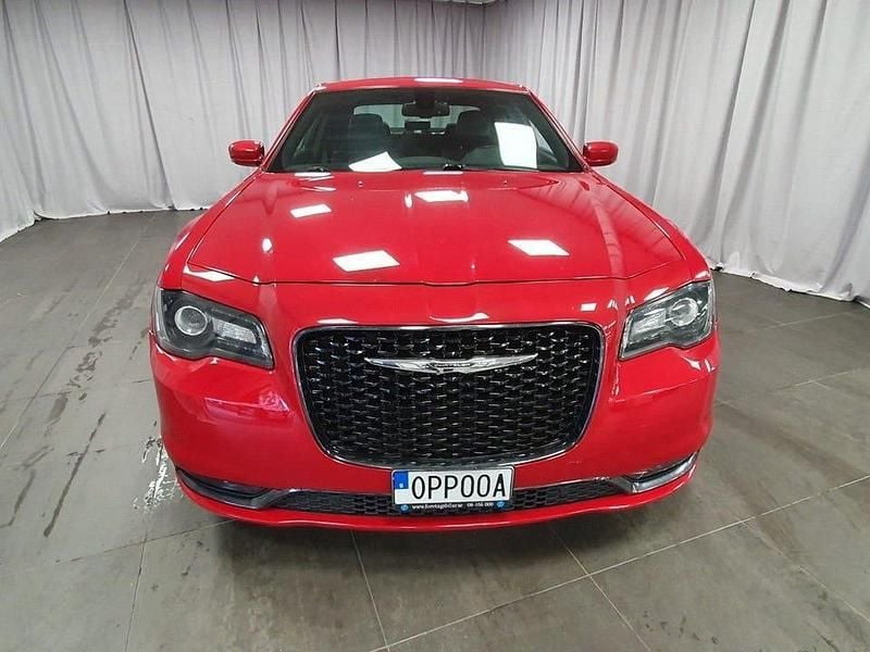 Begagnad Chrysler 300 305 HK (224 kW) 2015 Röd Sedan